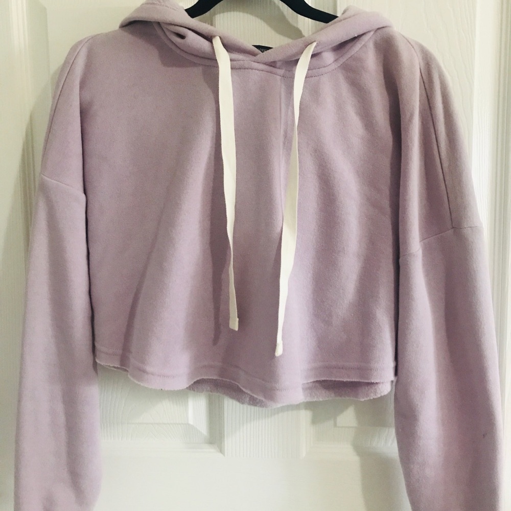Forever 21 cropped hooded sweatshirt. Size small.